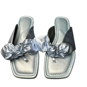 Golo Womens Silver Metallic Square Toe Mules Ruched Bow Slides - Size 8